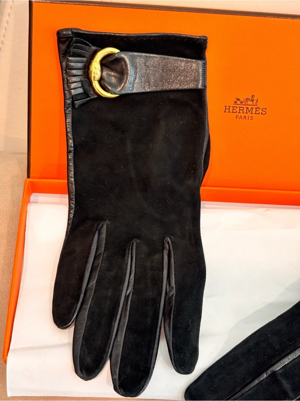 Hermés Black Suede & Lambskin Leather Chaine d’Ancre Women’s Gloves W/ Box